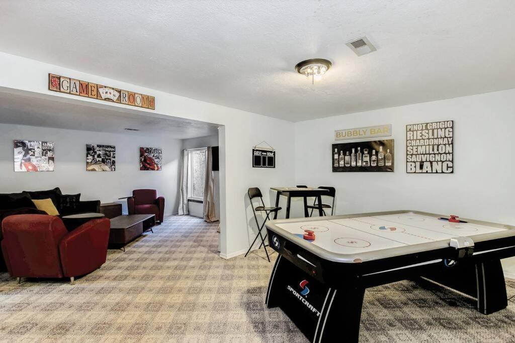 Wow! Spacious Retreat & Amazing Yard 2400+4Bd/3Bth Wichita Extérieur photo