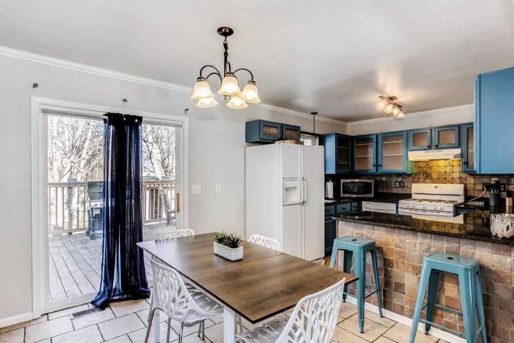 Wow! Spacious Retreat & Amazing Yard 2400+4Bd/3Bth Wichita Extérieur photo
