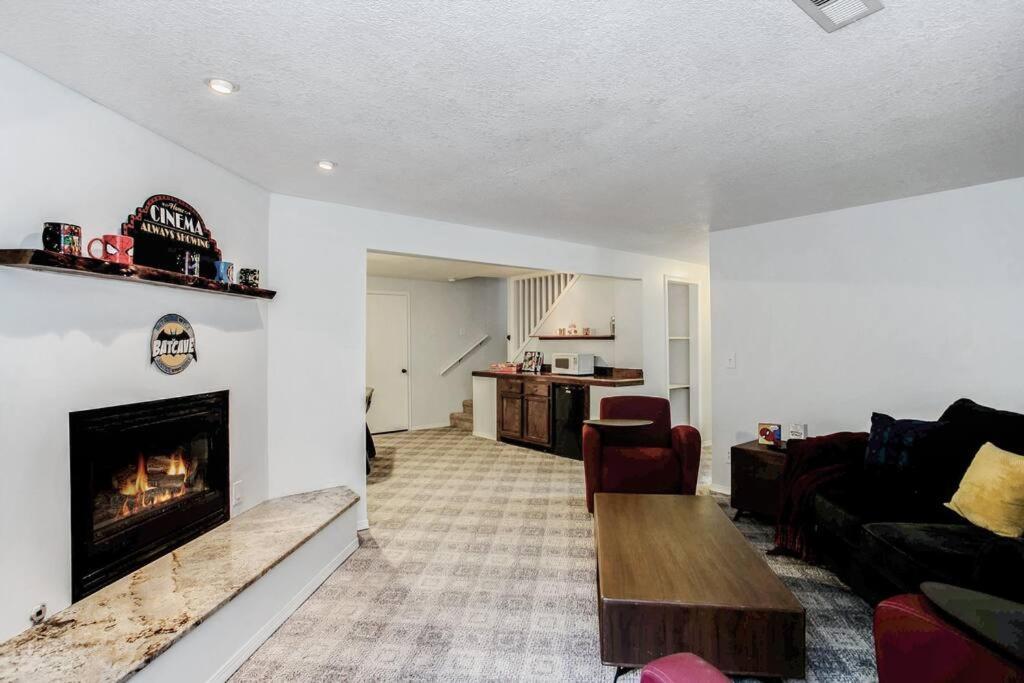 Wow! Spacious Retreat & Amazing Yard 2400+4Bd/3Bth Wichita Extérieur photo
