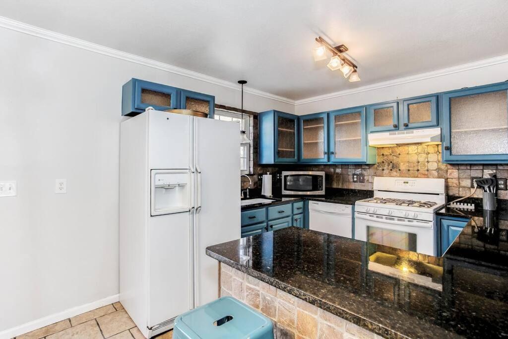 Wow! Spacious Retreat & Amazing Yard 2400+4Bd/3Bth Wichita Extérieur photo