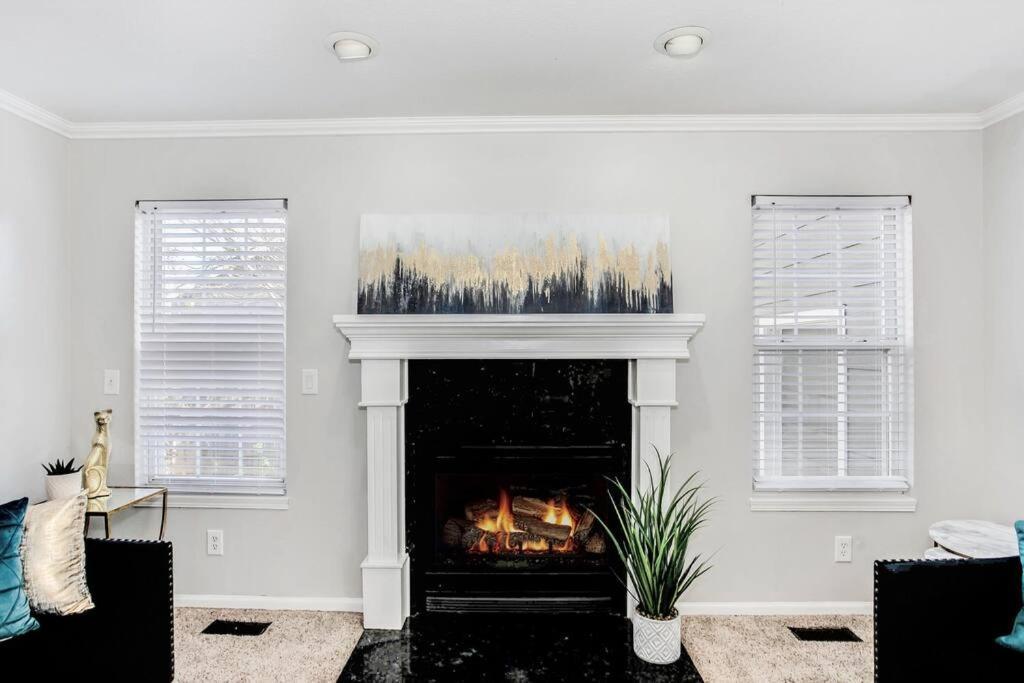 Wow! Spacious Retreat & Amazing Yard 2400+4Bd/3Bth Wichita Extérieur photo
